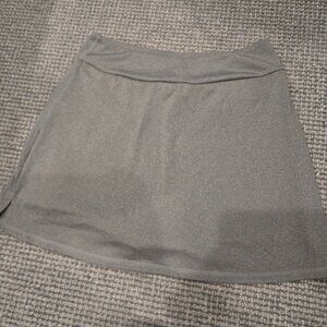 LouKe Size Medium Gray Skort
